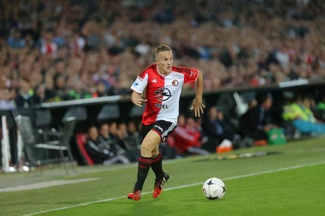 库里31分汤普森失绝平三分 勇士不敌森林狼