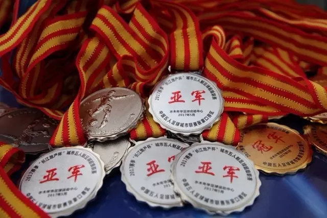 雷蒙:本想模仿詹姆斯霸王步 结果被晓川扑倒了